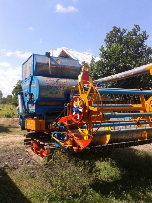 ขายรถเกี่ยวข้าว ไทยเส็งยนต์ อุ้ม 2.8 ตัน   เครื่อง 210 เทอร์โบตัวเดิน 12 ปั้มไดกิ้น 22