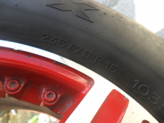 ล้อแม็ก 15นิ้ว 6รู พร้อมยาง 235/70R15ปี08 สวยๆ 1 คู่ ราคา 3700 บาท ล้อแม็ก 15นิ้ว 6รู พร้อมยาง 235/70R15ปี08 สวยๆ 1 คู่ ราคา 3700 บาท