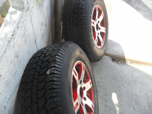 ล้อแม็ก 15นิ้ว 6รู พร้อมยาง 235/70R15ปี08 สวยๆ 1 คู่ ราคา 3700 บาท