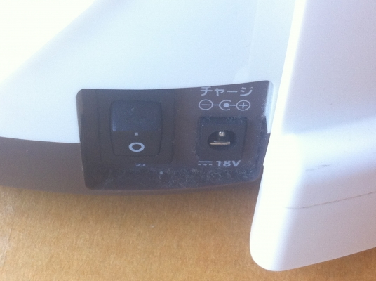 หุ่นยนต์ดูดฝุ่น TSUKAMOTO AIM จากญี่ปุ่นพร้อมหัวปัดพื้นสำรอง 2 อัน เลือกการทำงานได้หลายแบบ