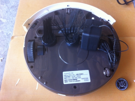 หุ่นยนต์ดูดฝุ่น TSUKAMOTO AIM จากญี่ปุ่นพร้อมหัวปัดพื้นสำรอง 2 อัน เลือกการทำงานได้หลายแบบ