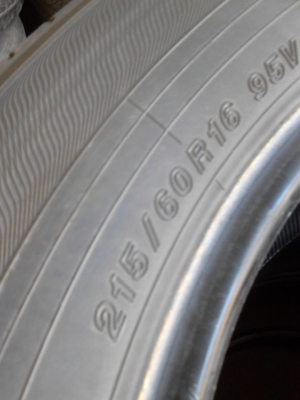 215/60R16 YOKOHAMA Advance dacibel  ปี2012