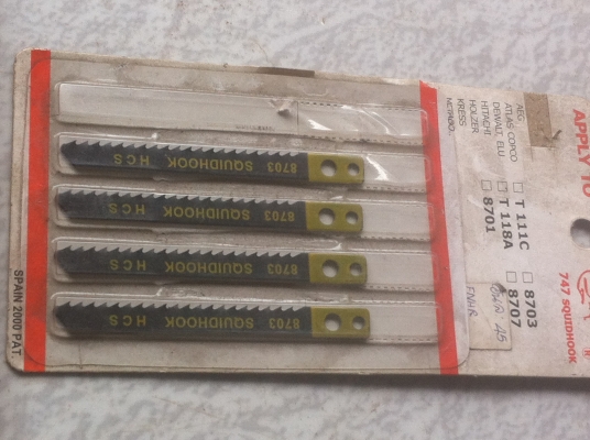 ใบเลือยจิ๊กซอใช้ใส่ได้ทุกยี่ห้อ มีแบบตัดเหล็ก ไม้ พลาสติก ใบละ 30 บาท