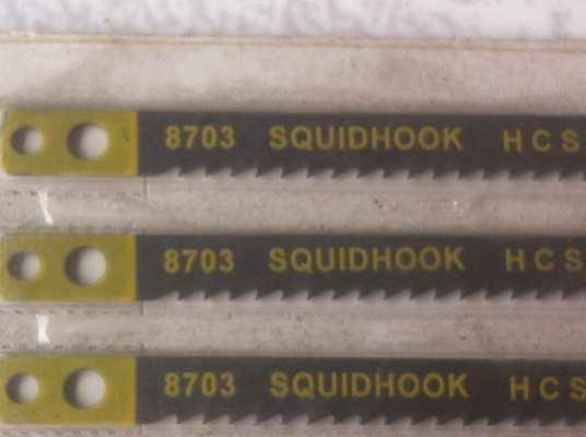 ใบเลือยจิ๊กซอใช้ใส่ได้ทุกยี่ห้อ มีแบบตัดเหล็ก ไม้ พลาสติก ใบละ 30 บาท