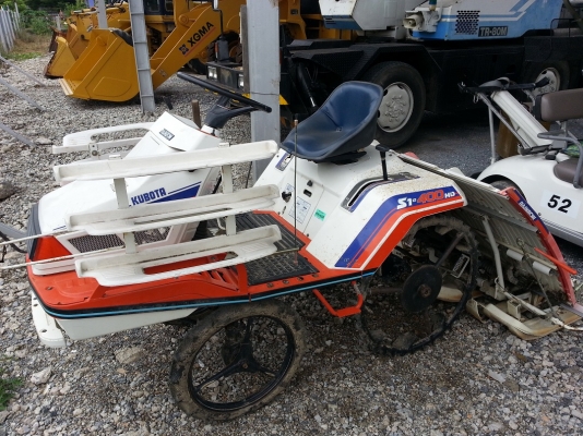 ขายรถดำนา คูโบต้า แบบนั่งขับ เก่าญี่ปุ่น ราคาถูกครับ สภาพ 80\% ขายรถดำนา คูโบต้า แบบนั่งขับ เก่าญี่ปุ่น ราคาถูกครับ สภาพ 80\%