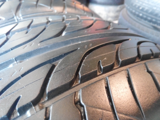 ยาง Dunlop703 225/45/18 ปี12 สภาพสวยๆ 90\%