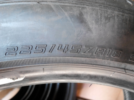 ยาง Dunlop703 225/45/18 ปี12 สภาพสวยๆ 90\%