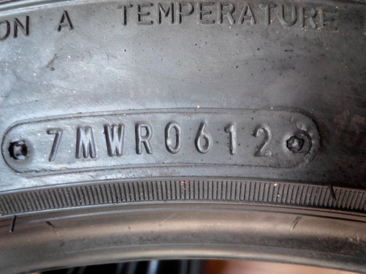 ยาง Dunlop703 225/45/18 ปี12 สภาพสวยๆ 90\%