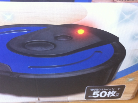 หุ่นยนต์เช็ดความความสะอาดพื้นของใหม่ พร้อมผ้าเช็ดทำความสะอาดให้มาด้วยเยอะมาก