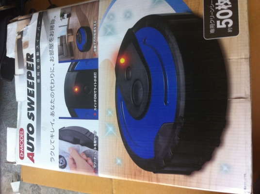 หุ่นยนต์เช็ดความความสะอาดพื้นของใหม่ พร้อมผ้าเช็ดทำความสะอาดให้มาด้วยเยอะมาก