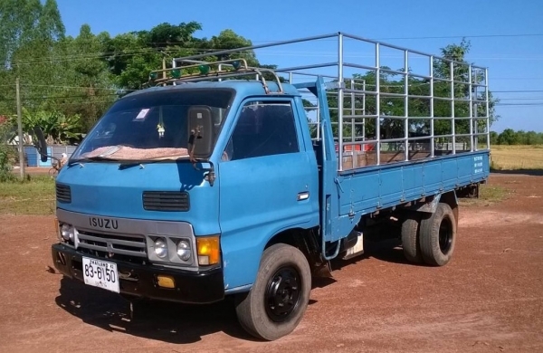 ขาย 6 ล้อ ISUZU KS 110 คัสซีสวยตลอดเส้น เครื่อง 4BD1 110 แรงม้า เกียร์ดี เบรคดี ทะเบียนพร้อมโอน ราคาต่อรองได้ครับ