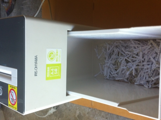 เครื่องทำลายเอกสาร IRIS OHYAMA จากญี่ปุ่นสภาพสวยมาก (ใส่หม้อแปลงให้แล้วใช้ไฟบ้าน220V.เราได้เลย)