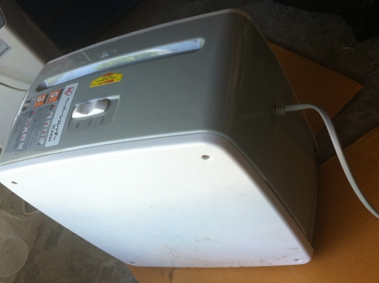 เครื่องทำลายเอกสาร IRIS OHYAMA จากญี่ปุ่นสภาพสวยมาก (ใส่หม้อแปลงให้แล้วใช้ไฟบ้าน220V.เราได้เลย)