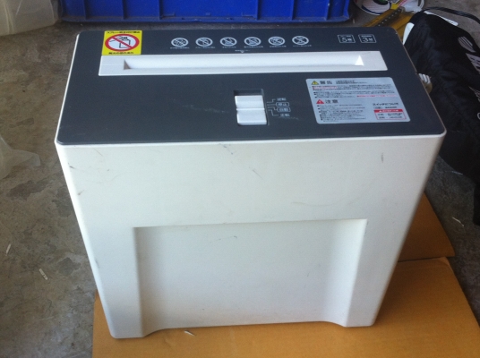 เครื่องทำลายเอกสาร IRIS OHYAMA จากญี่ปุ่นสภาพสวยมาก (ใส่หม้อแปลงให้แล้วใช้ไฟบ้าน220V.เราได้เลย)