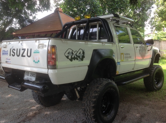 ขาย 4 ประตู KB เครื่อง 4JB1. 2800 cc. โบว์  ยาง 35 ขอบ16 นิ้ว ราคา 145,000฿