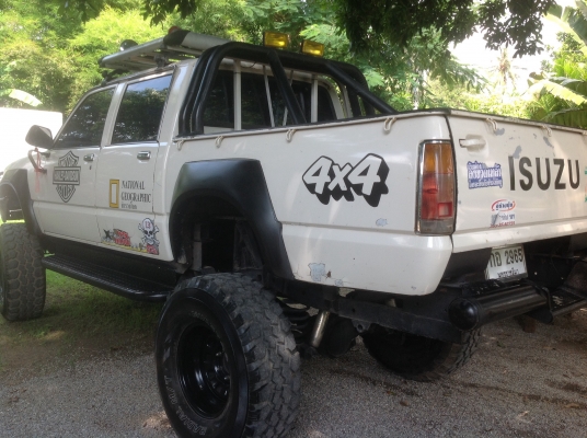 ขาย 4 ประตู KB เครื่อง 4JB1. 2800 cc. โบว์  ยาง 35 ขอบ16 นิ้ว ราคา 145,000฿