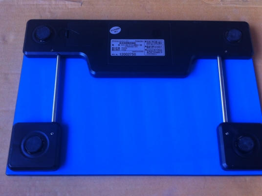 เครื่องชั่งน้ำหนักระบบดิจิตอล A-FEELING จากญี่ปุ่น ทำงานที่ 5-150 กก. ขึ้นที่ละ100 กรัม ใช้แบตเตอร๊๋กระดุมแบนเล็กก้อนเดียว