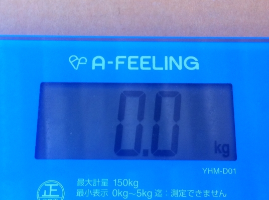 เครื่องชั่งน้ำหนักระบบดิจิตอล A-FEELING จากญี่ปุ่น ทำงานที่ 5-150 กก. ขึ้นที่ละ100 กรัม ใช้แบตเตอร๊๋กระดุมแบนเล็กก้อนเดียว