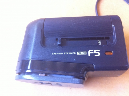 ที่รีดผ้าไอน้ำ National ของญี่ปุ่นมีตัวช่วยปั๊มไอน้ำ หรือจะใช้เพื่อรีดผ้าโคยตรงได้ (มีมาอีก 2 อัน))