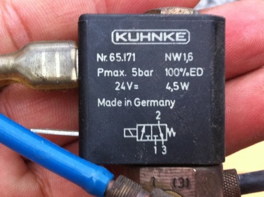 วาล์วลม 3/2 ควมคุมการจ่ายลมตามช่องต่างๆด้วยไฟDC 24 V. จากเยรมัน KUHNKE