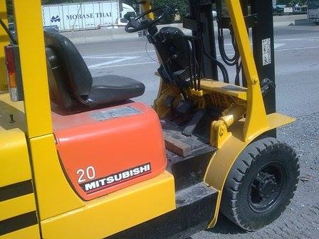 ขายรถโฟล์คลิฟท์ 2 ตัน Mitsubishi ติดแก๊ส  เสาสูง 4.5 เมตร 3 ท่อน