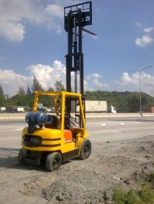 ขายรถโฟล์คลิฟท์ 2 ตัน Mitsubishi ติดแก๊ส  เสาสูง 4.5 เมตร 3 ท่อน