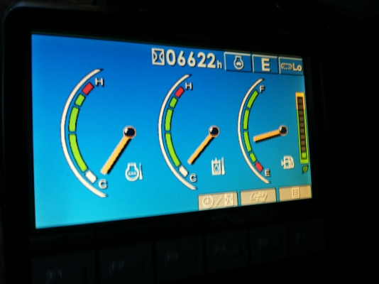 KOMATSU  PC200-8  รถสวยพร้อมใช้งาน