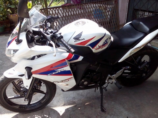 ขาย HONDA CBR 150  ปี 55 เดือนมีนาคม สภาพสวยเดิมๆ วิ่งไป 31,xxx กิโล มีกันร้อนท่อไอเสียอย่างเดียวที่มีรอย เล่มพร้อมโอน