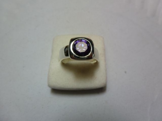 แหวนเงินพลอยสีม่วง