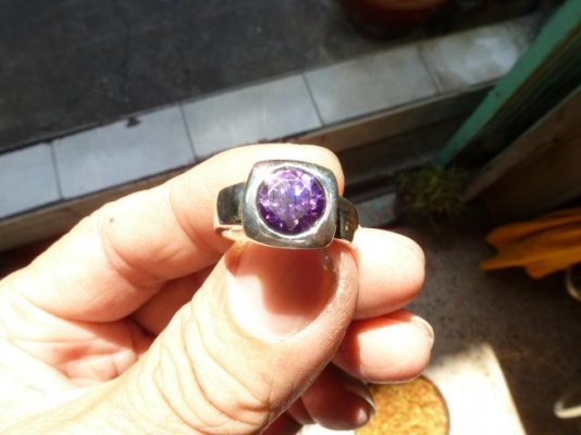 แหวนเงินพลอยสีม่วง