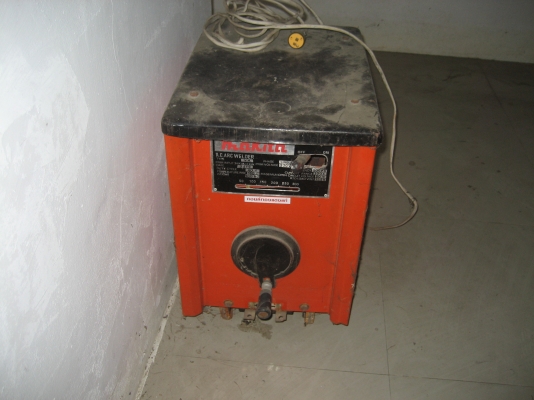 ขายตู้เชื่อมไฟฟ้า makita 300A