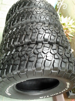 BF Km2 ขนาด 265/75/16 ปี12 สวยๆ สภาพดี พร้อมใช้งาน 1ชุด