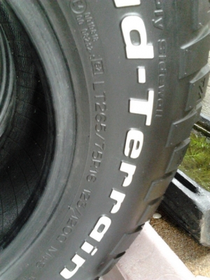 BF Km2 ขนาด 265/75/16 ปี12 สวยๆ สภาพดี พร้อมใช้งาน 1ชุด