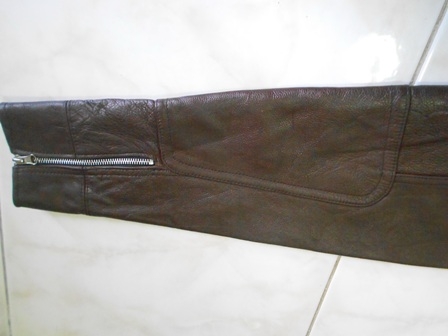 เสื้อหนังช้างสีน้ำตาล หนังหนางานสวยมี1ตัว ราคา950บาท