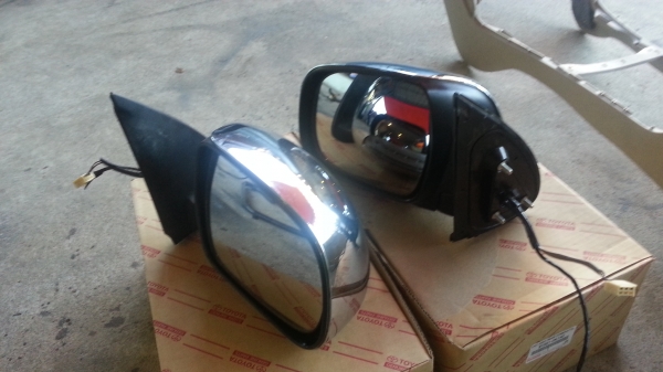 กระจกมองข้างวีโก้ไฟฟ้า 3 สาย  มีแผ่นเนื้อกระจก ใส่ฝาครอบหลังแบบมีไฟหรี่ไฟเลี้ยว