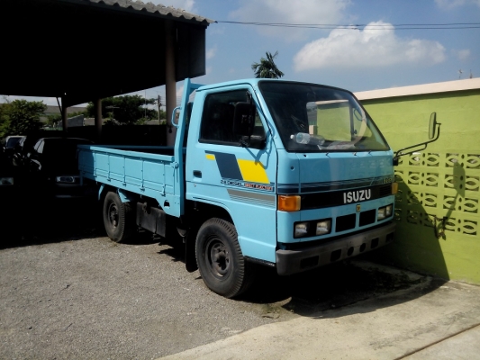 ขายถูก รถบันทุกสี่ล้อ ISUZU NKR รถห้าง แท้ 88 แรง  รถสภาพดี พร้อมใช้งานครับ