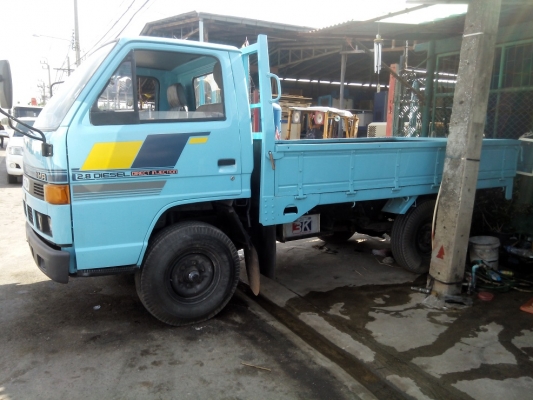 ขายถูก รถบันทุกสี่ล้อ ISUZU NKR รถห้าง แท้ 88 แรง  รถสภาพดี พร้อมใช้งานครับ