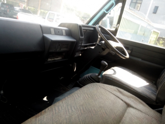 ขายถูก รถบันทุกสี่ล้อ ISUZU NKR รถห้าง แท้ 88 แรง  รถสภาพดี พร้อมใช้งานครับ