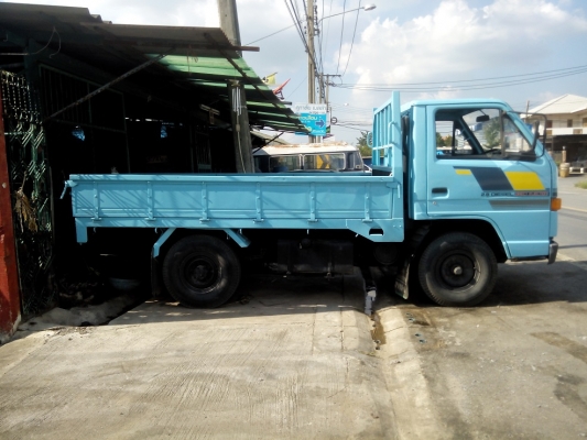 ขายถูก รถบันทุกสี่ล้อ ISUZU NKR รถห้าง แท้ 88 แรง  รถสภาพดี พร้อมใช้งานครับ