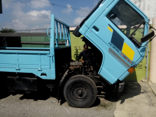 ขายถูก รถบันทุกสี่ล้อ ISUZU NKR รถห้าง แท้ 88 แรง  รถสภาพดี พร้อมใช้งานครับ