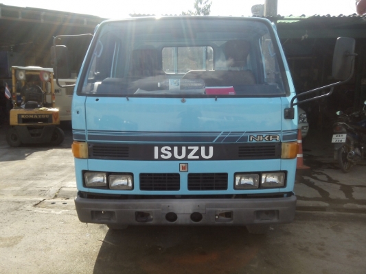 ขายถูก รถบันทุกสี่ล้อ ISUZU NKR รถห้าง แท้ 88 แรง  รถสภาพดี พร้อมใช้งานครับ