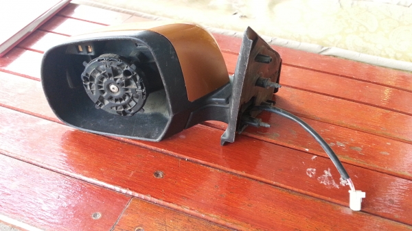 กระจกมองข้างด้านซ้าย  MARCH ไฟฟ้า 5 สาย  ไม่มีแผ่นเนื้อกระจก มีฝาครอบหลัง