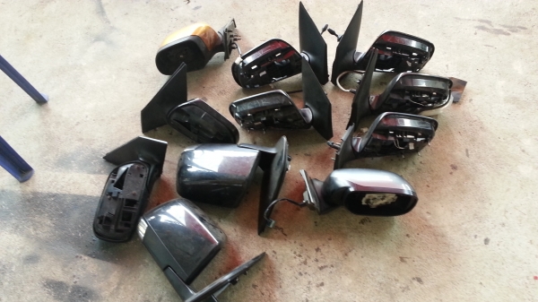 กระจกมองข้างวีออส 08-12 ไฟฟ้า 7 สาย ข้างซ้าย  มีฝาครอบสีขาว  มีแผ่นเนื้อกระจก