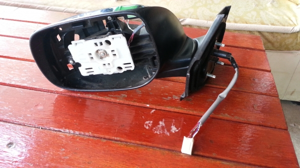 กระจกมองข้าง YARIS ไฟฟ้า 5 สาย ข้างซ้าย  มีฝาครอบสี  มีแผ่นเนื้อกระจกขายตามสภาพ