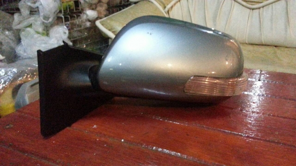 กระจกมองข้าง YARIS ไฟฟ้า 5 สาย ข้างซ้าย  มีฝาครอบสี  มีแผ่นเนื้อกระจกขายตามสภาพ