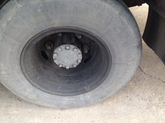 ***ขายแล้วครับขอบคุณ Truck2hand ขาย6ล้อราคาถูกๆ HINO FB113 WO4D-117HP ห้างแท้ เกียร์สั้น เครื่องเดิมเกียร์เดิม แห้งดี แรงดี แน่ง ช่วงล่างใหญ่ 6น็อตหน้า หลังF คัสซีสวย ไม่มีปะไม่มีดาม พร้อมตู้ PEPSI ขนาด 5.0ม. หัวเก๋งดี ภายในคอนโซลครบ พื้นมีผุหน่อย พ.ธรรมด