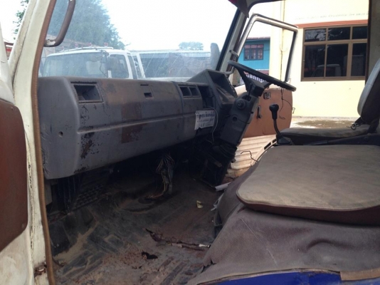 ***ขายแล้วครับขอบคุณ Truck2hand ขาย6ล้อราคาถูกๆ HINO FB113 WO4D-117HP ห้างแท้ เกียร์สั้น เครื่องเดิมเกียร์เดิม แห้งดี แรงดี แน่ง ช่วงล่างใหญ่ 6น็อตหน้า หลังF คัสซีสวย ไม่มีปะไม่มีดาม พร้อมตู้ PEPSI ขนาด 5.0ม. หัวเก๋งดี ภายในคอนโซลครบ พื้นมีผุหน่อย พ.ธรรมด