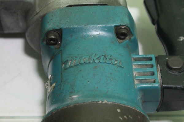 เครื่องสกัดคอนกรีตยี่ห้อ makita รุ่น hm0810Tสภาพดีพร้อมใช้งานครับ เครื่องสกัดคอนกรีตยี่ห้อ makita รุ่น hm0810Tสภาพดีพร้อมใช้งานครับ