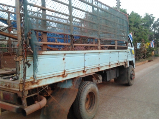 NISSAN BIGM KINGCAB - BDi 2.5 MT ปี 96 รถบ้านสวยจอโค้ง บางๆเดิมๆ ภายในเก๋งคอนโซลสวยครบพร้อม แอร์เย็น พวงมาลัยเพาเวอร์ กระบะปูพื้นลายเนอร์ ช่วงล่างดีคัชซีไม่มีผุไม่มีบวม ยางสภาพดีพร้อมใช้งาน เอกสารทะเบียนภาษีครบไม่มีขาดพร้อมโอน ราคาต่อรองได้ครับ