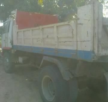 ISUZU ROCKY FSR 165 HP 6BD1 หกล้อดั๊มพ์ ช่วงล่างใหญ่ยาง 9.00 ขอบ 20 เฟืองท้ายของ FUSO มีสโลว์ครบพร้อม เครื่องแน่นแรงดี ภายในสวย แอร์เย็น พวงมาลัยเพาเวอร์ กระบะดั๊มพ์เหล็ก 6 ตันยาว 3.80 เมตร คัชซีสวยมากไม่มีบวม เอกสารทะเบียนภาษีครบพร้อมโอน ราคาต่อรองได้ครั